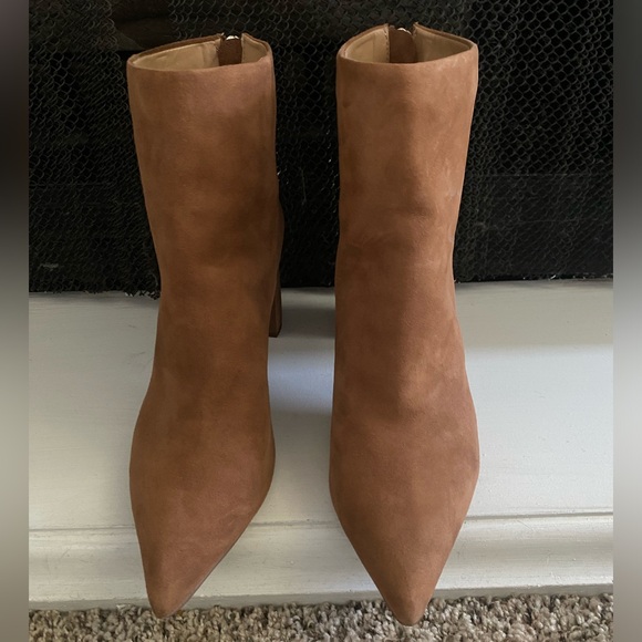 🤎🔥Banana Republic Brown Suede Booties 🤎🔥 - Picture 4 of 5